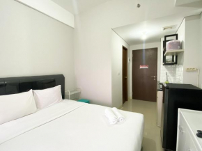 Homey and Warm Studio Transpark Juanda Bekasi Timur Apartment By Travelio